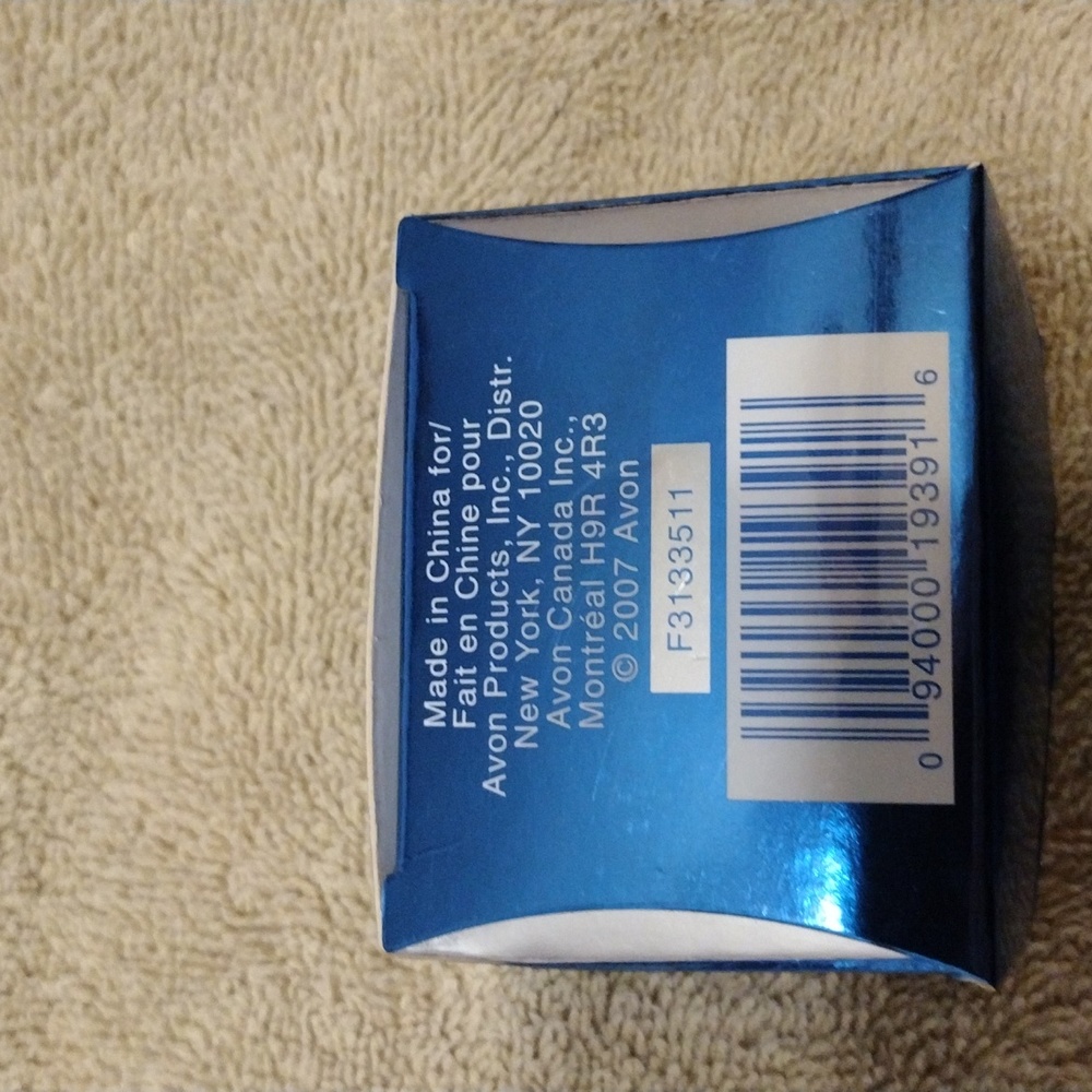 Avon, Vintage 2007, black diamond colored 3 inch pierced earrings and ring. - Picture 4 of 4